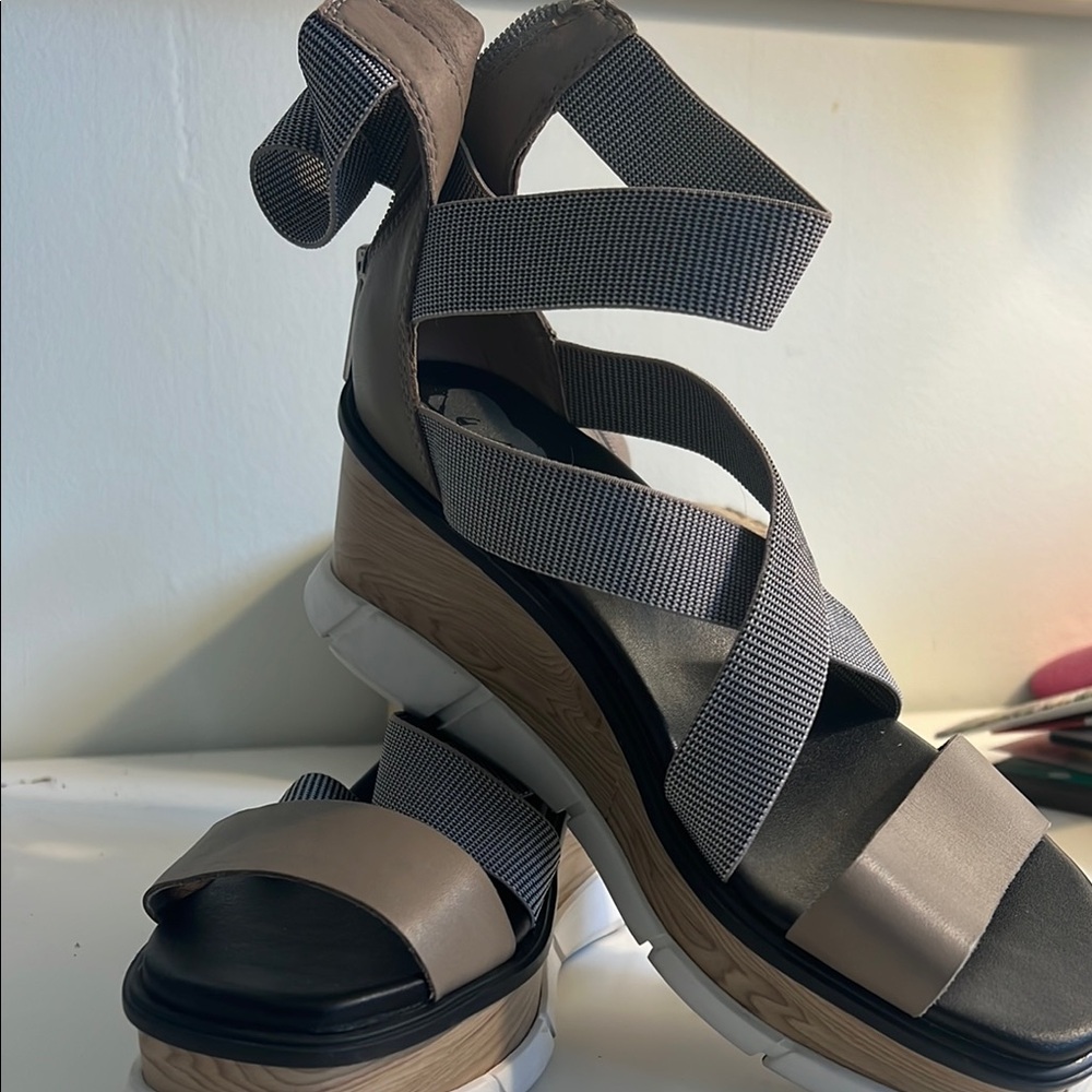 Sorel Joanie III sport Women's Strappy Sandals - Black and Tan